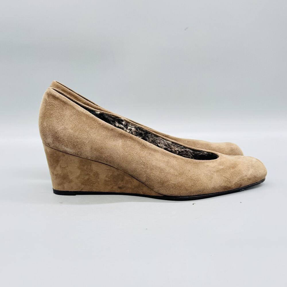 Stuart Weitzman Shoes Womens 8.5 Beige Suede Wedge Pumps Fur Lined Round Toe - Picture 1 of 10